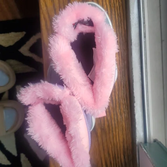 Girl Toddler Size 7 Snow Boots - Picture 4 of 9